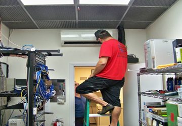 picture of a technician working Mount Dora FL